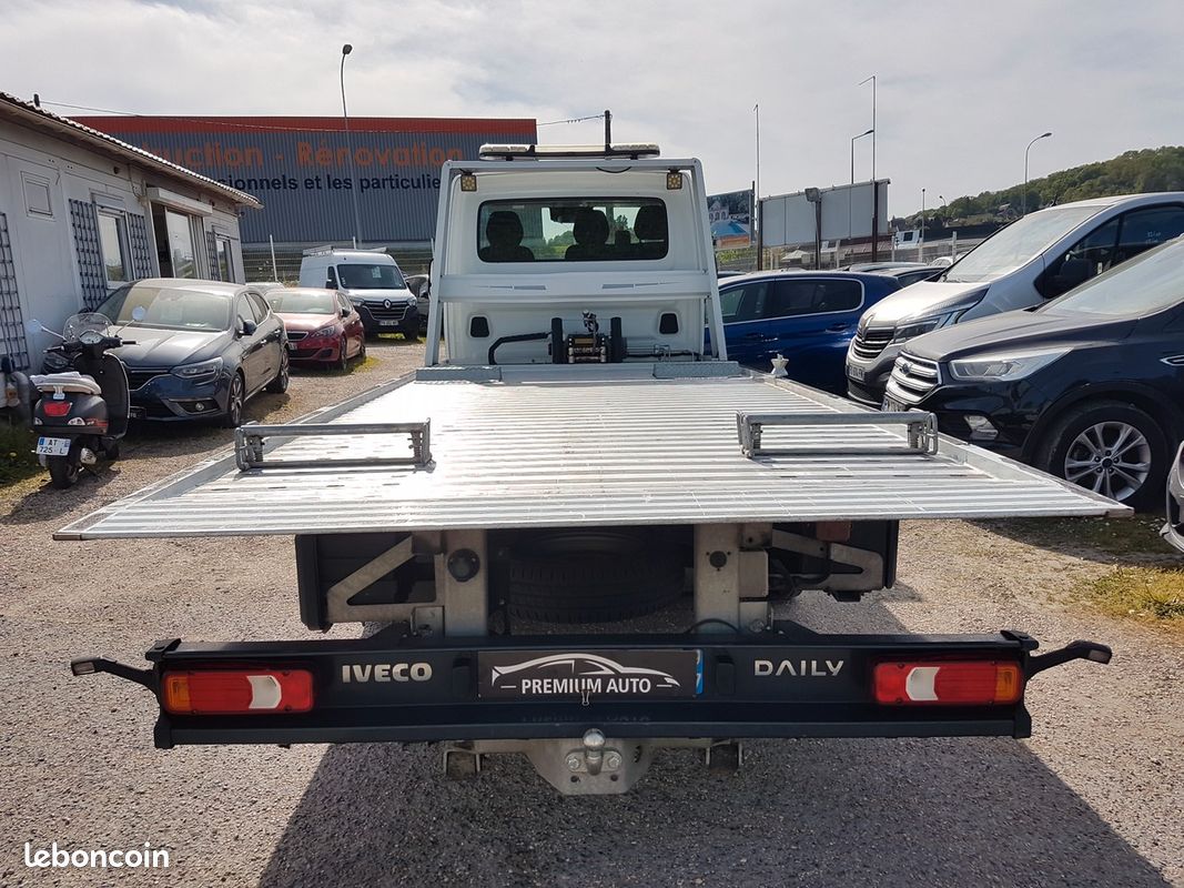 Iveco Daily V (2) 35C18 3.0 HPI 180 3T5 BVM6 Dépanneuse Porte Voiture Plateau Coulissant 131.002 Km (image 11)