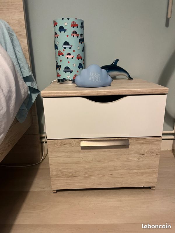Lit et table de chevet en bois clair très bon état avec matelas (image 3)