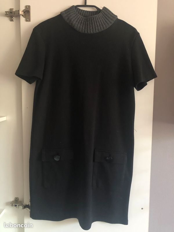Robe noir à col roulé (image 1)
