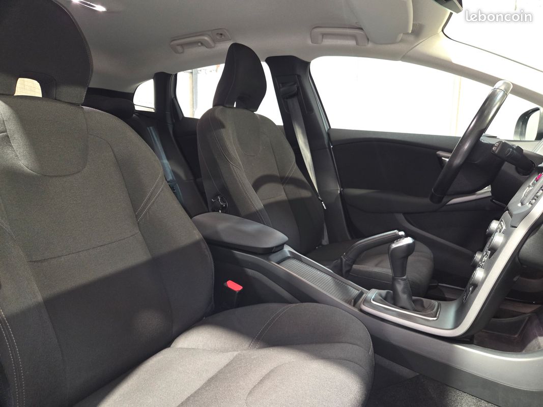 Volvo v40 ii d2 115ch kinetic 27/07/2015 90207km (image 7)