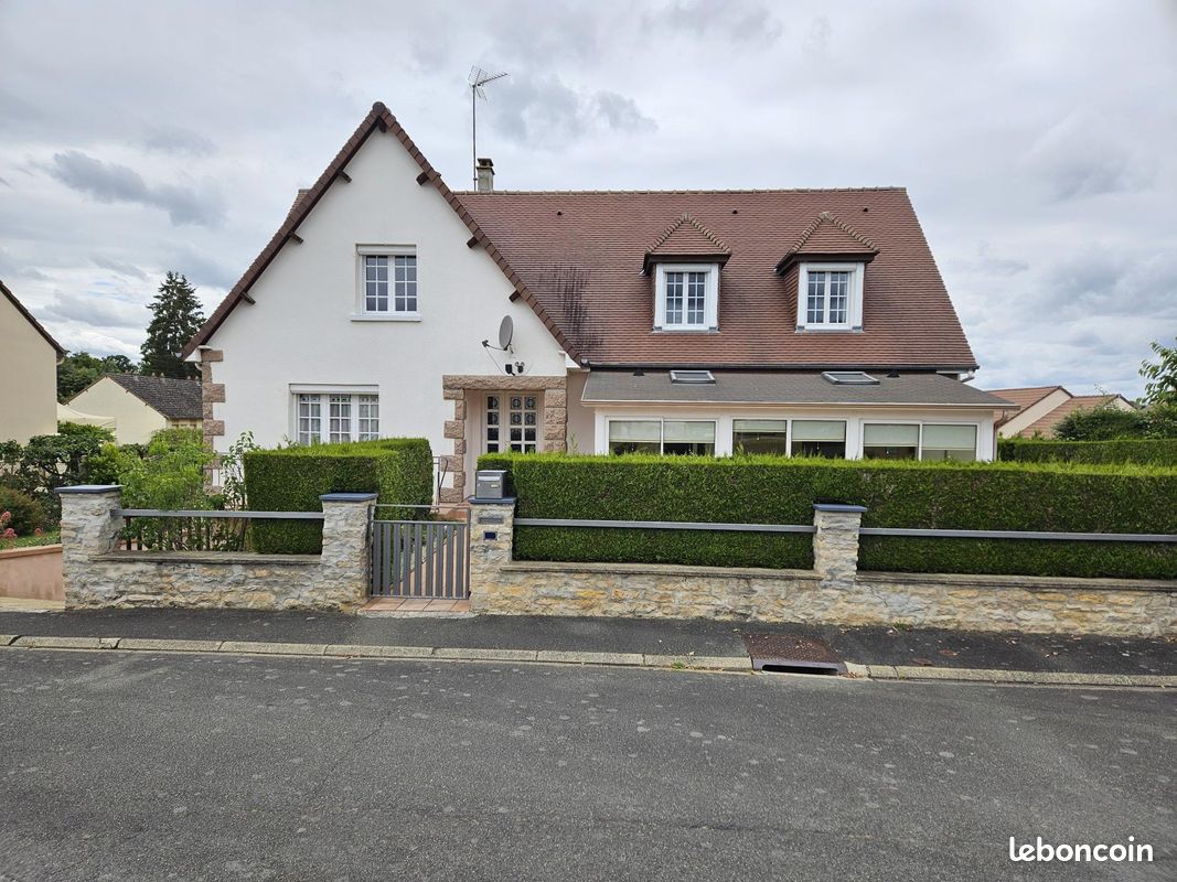 Maison 8 pièces 184 m² · à Saint-Germain-du-Corbéis · 184 m² · 279 000 €