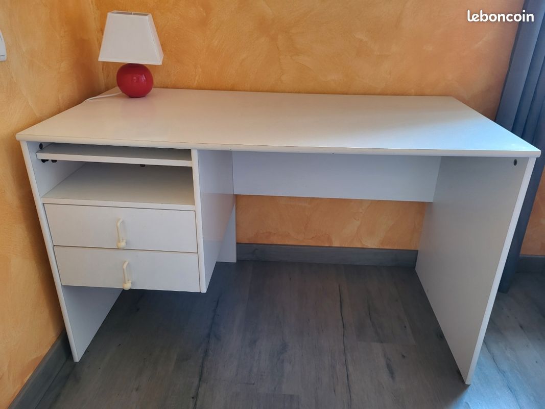 Bureau (image 1)