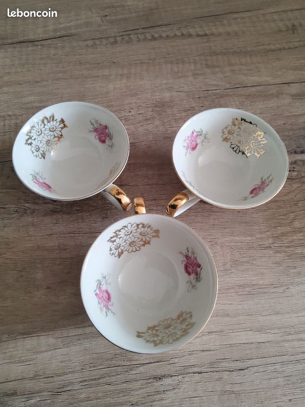 Trois tasses fleuries anciennes porcelaine fine Bavaria (image 1)