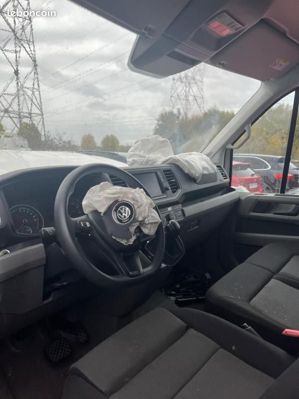 Volkswagen Crafter VAN e- 35 L3H3 136 CH ACCIDENTEE (image 8)
