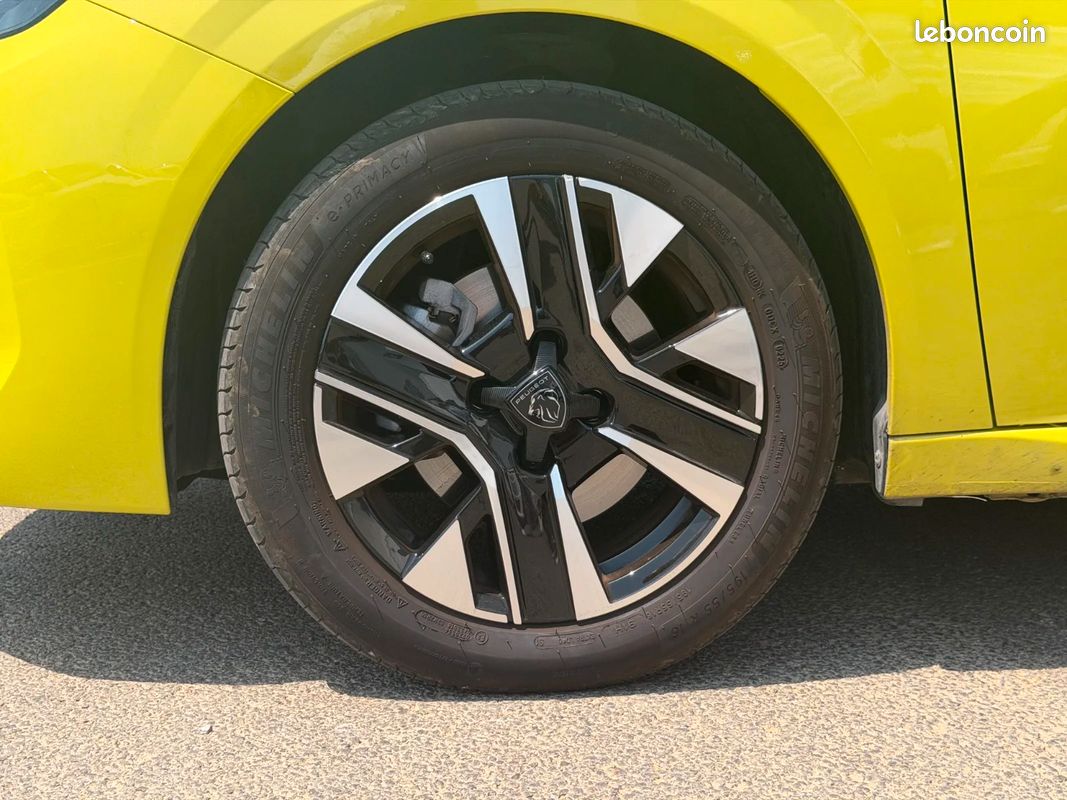 PEUGEOT 208 PureTech 100 S&S BVM6 Allure - 1ER MAIN (image 34)