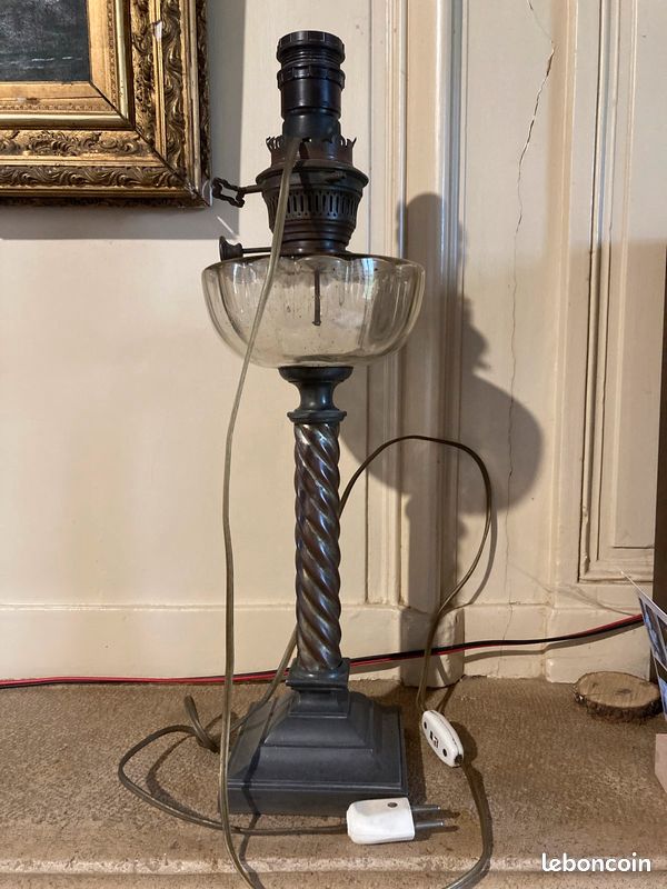 Lampe à pétrole 19e siècle (image 1)