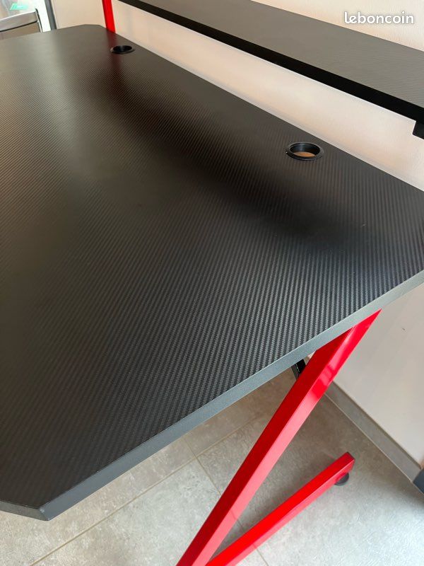 Bureau Gamer / Bureau de travail (acheté chez BUT) - Effet Carbone (image 3)