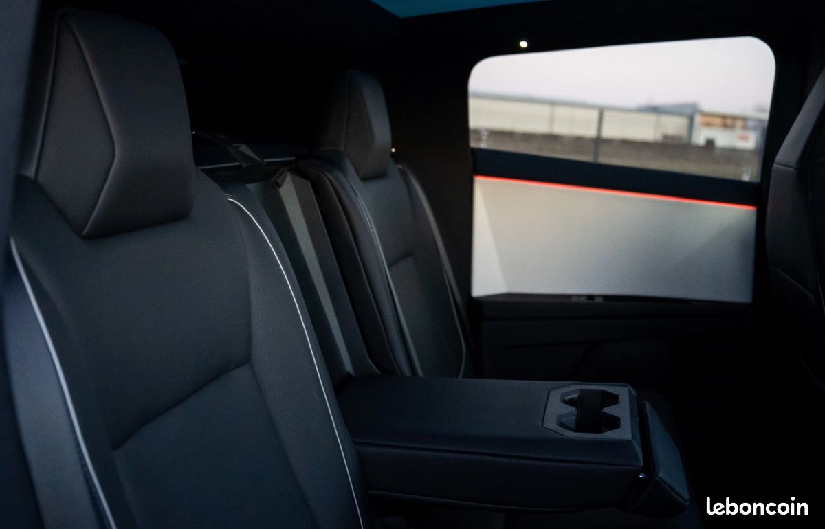 TESLA CYBERTRUCK AWD Foundation Series – 600 CH – 28.600 km – 2024 (image 17)