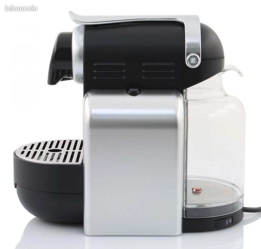 Réservoir d'eau Magimix M100 et 11227 Nespresso, pièce d'Origine Officiel de Machine a Café, Parfait etat de marche, PRIX FERME (image 3)