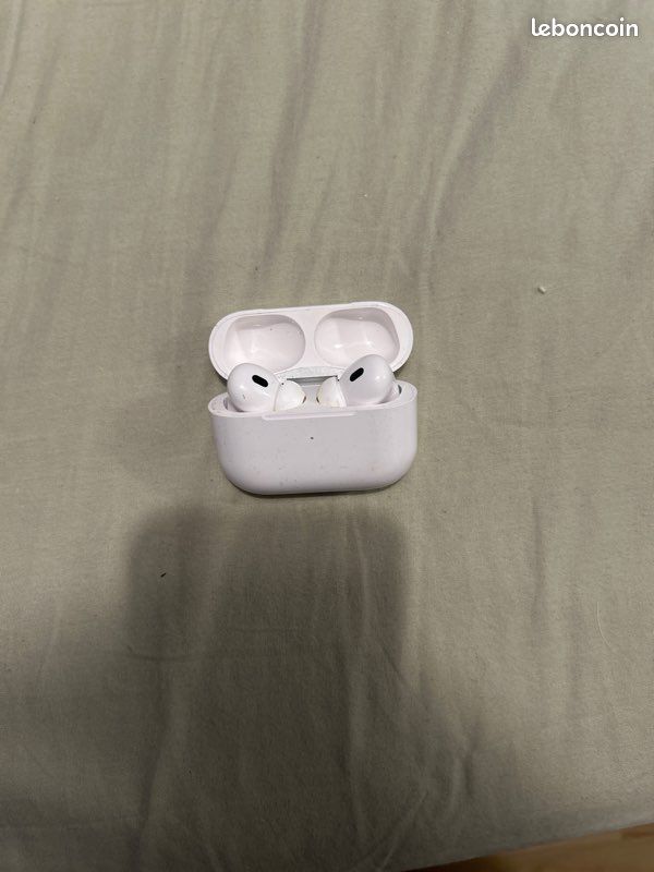 AirPods (image 2)