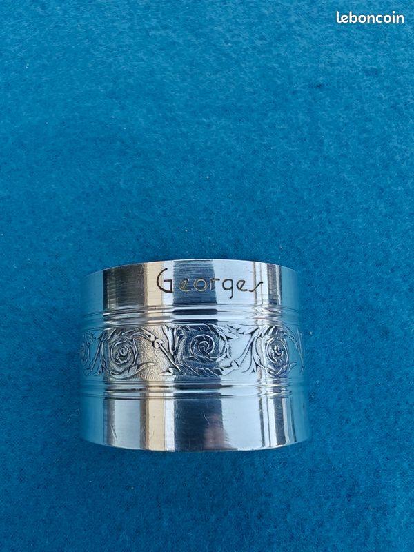 🍽️ Rond de serviette ancien métal argenté gravé "Georges" (image 1)