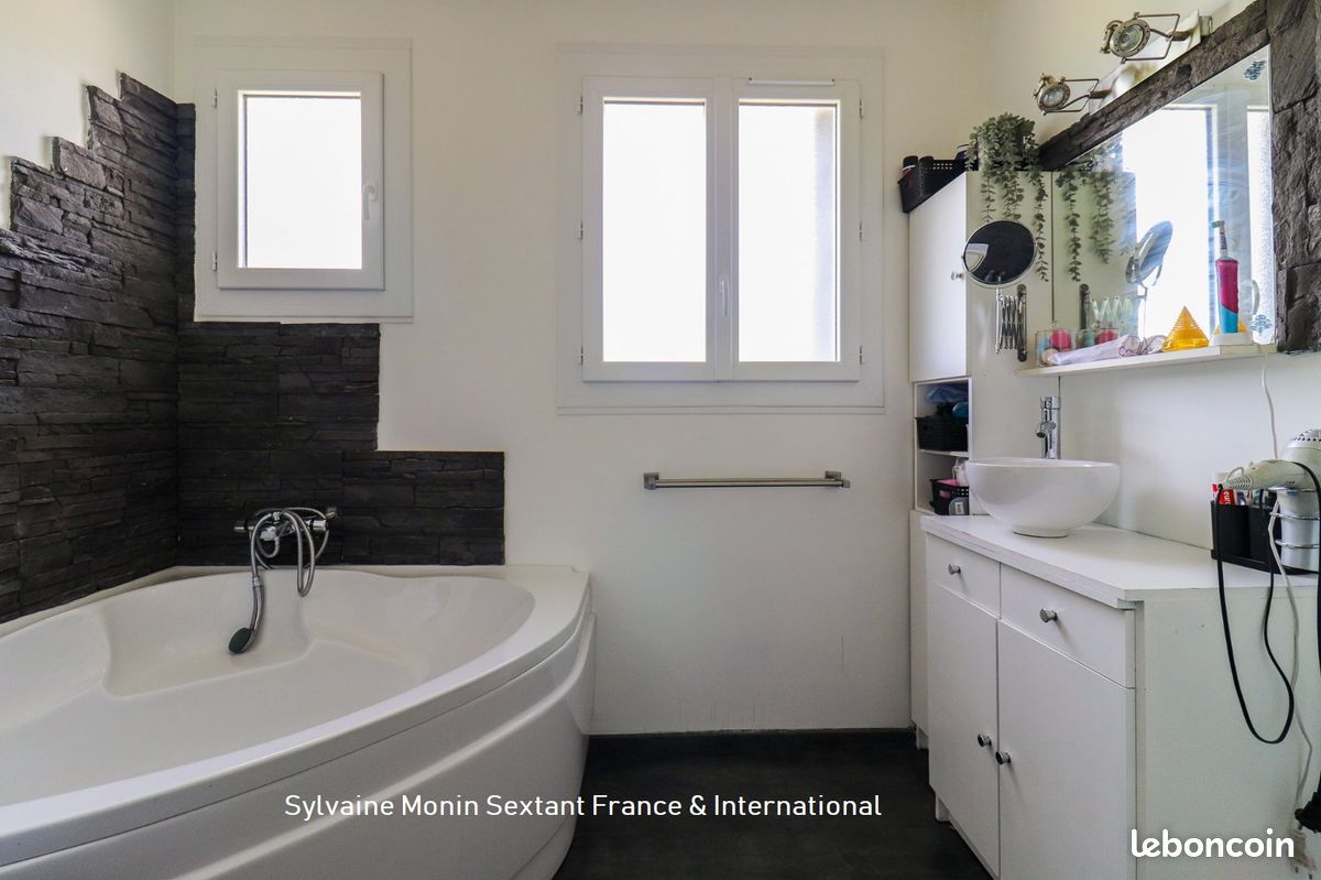 Propriété 8 pièces 238 m² (image 15)