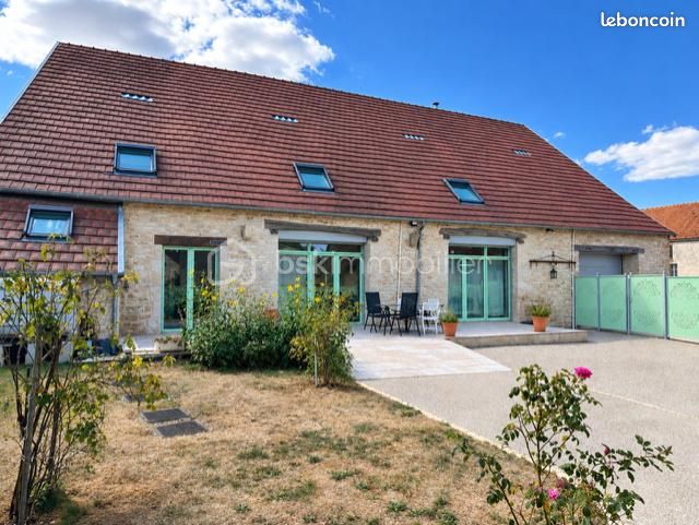 Maison 8 pièces 350 m² · à Colmier-le-Haut · 350 m² · 310 000 €