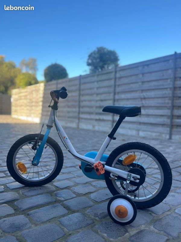 Vélo enfant 14 pouces avec petites roues – bon état Vélos