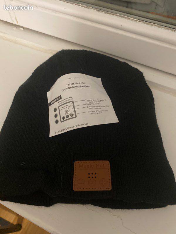 Bonnet avec musique intégrée (image 1)