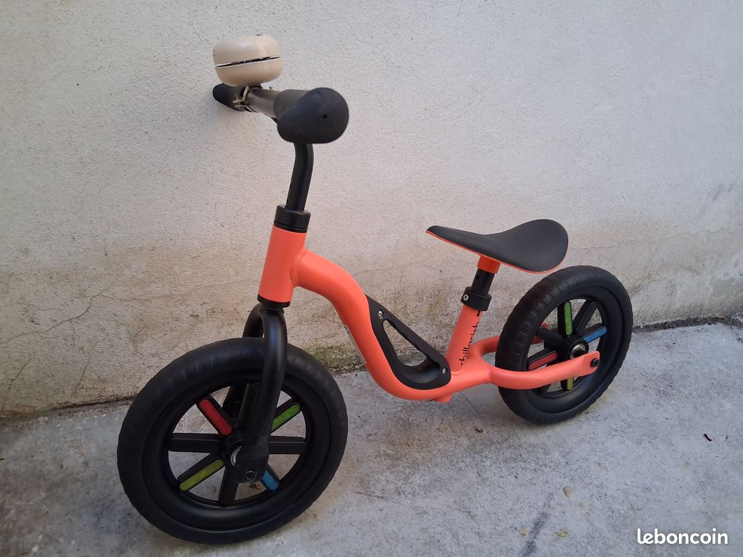 Velo bébé enfant CHILLAFISH Draisienne Charlie GLOW avec des roues lumineuses LED (image 1)