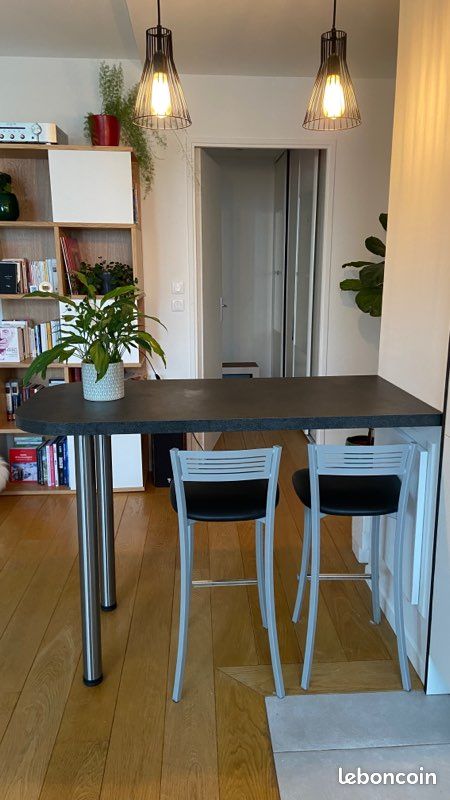 Plan de travail / bar Ixina avec deux chaises (image 1)