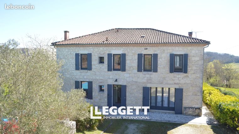 Maison 8 pièces 300 m²