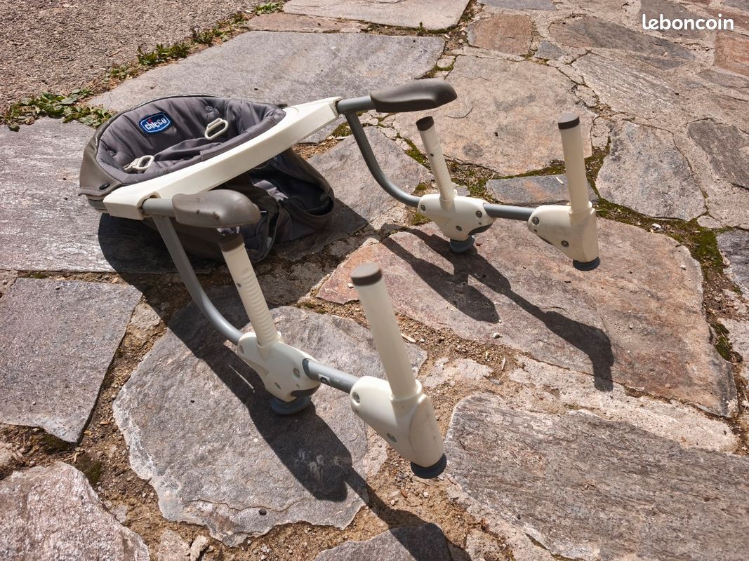 Chaise bebe pivotant (image 1)