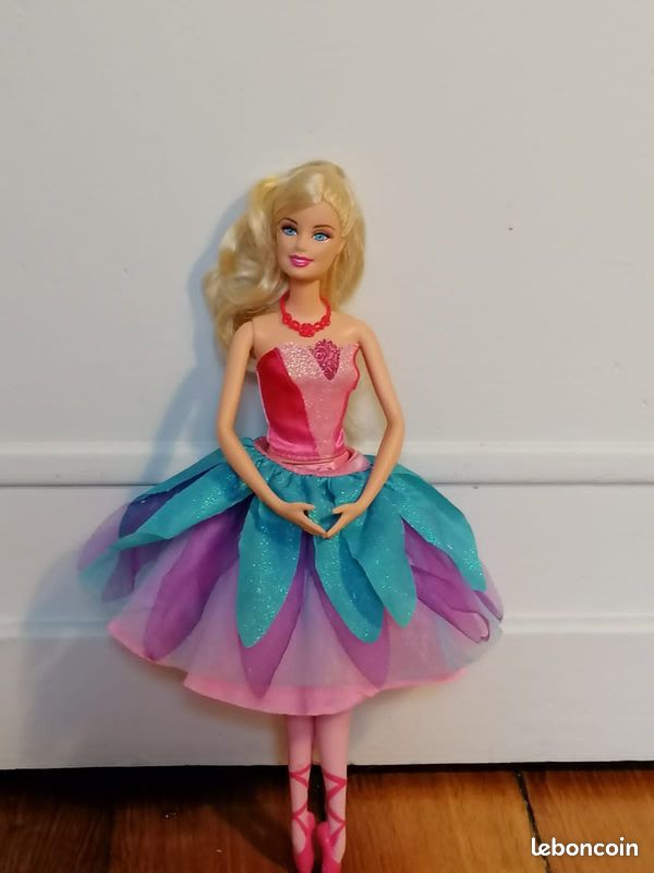 Poupée Barbie danseuse (image 2)