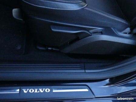 Volvo V40 D2 120CH MOMENTUM BUSINESS GEARTRONIC (image 10)