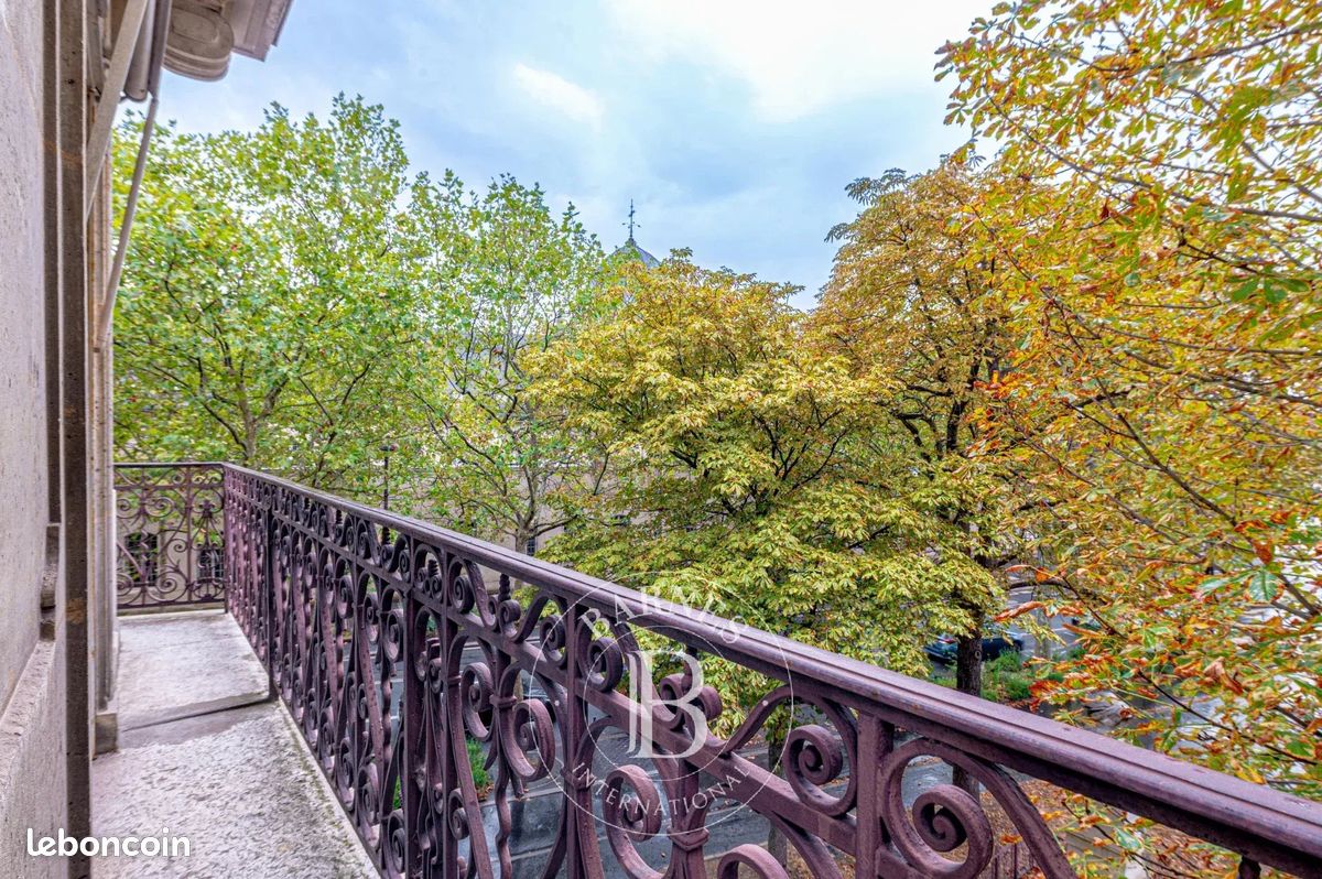 Appartement 6 pièces 142 m² · à Paris · 142 m² · 2 495 000 €