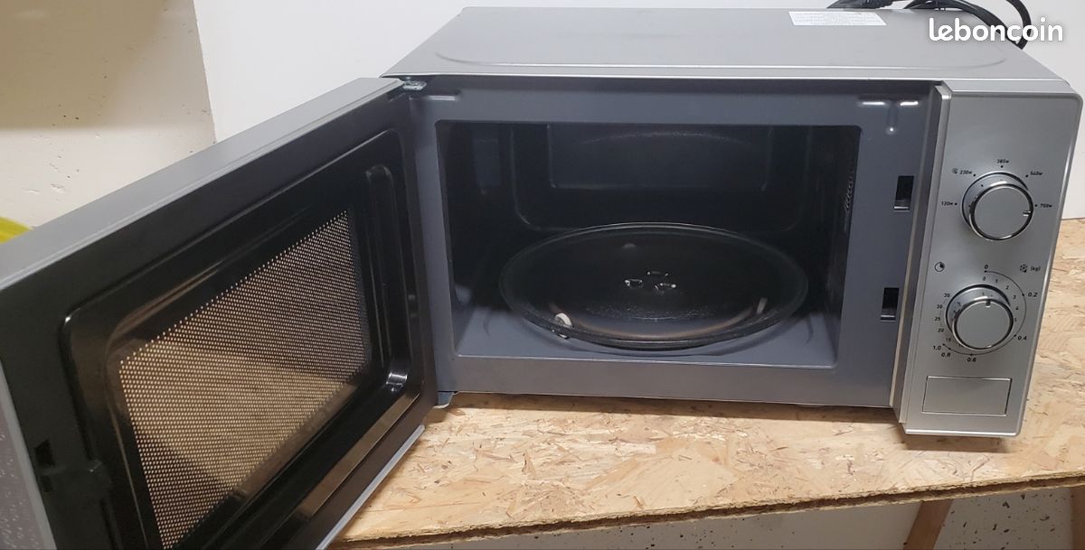 Micro onde VALBERG 700W Très bon état (image 2)