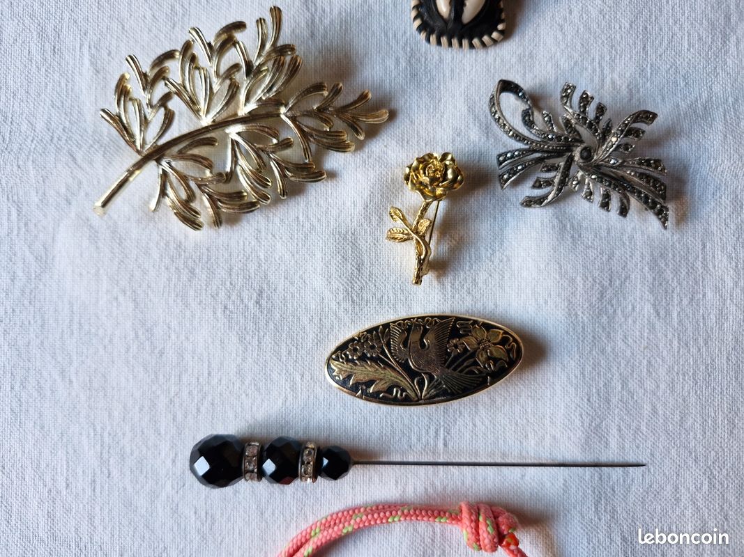 Broches et bijoux anciens fantaisie (image 2)