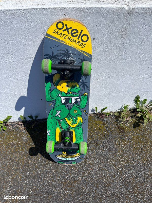 Skateboard enfant débutant + casque (image 1)