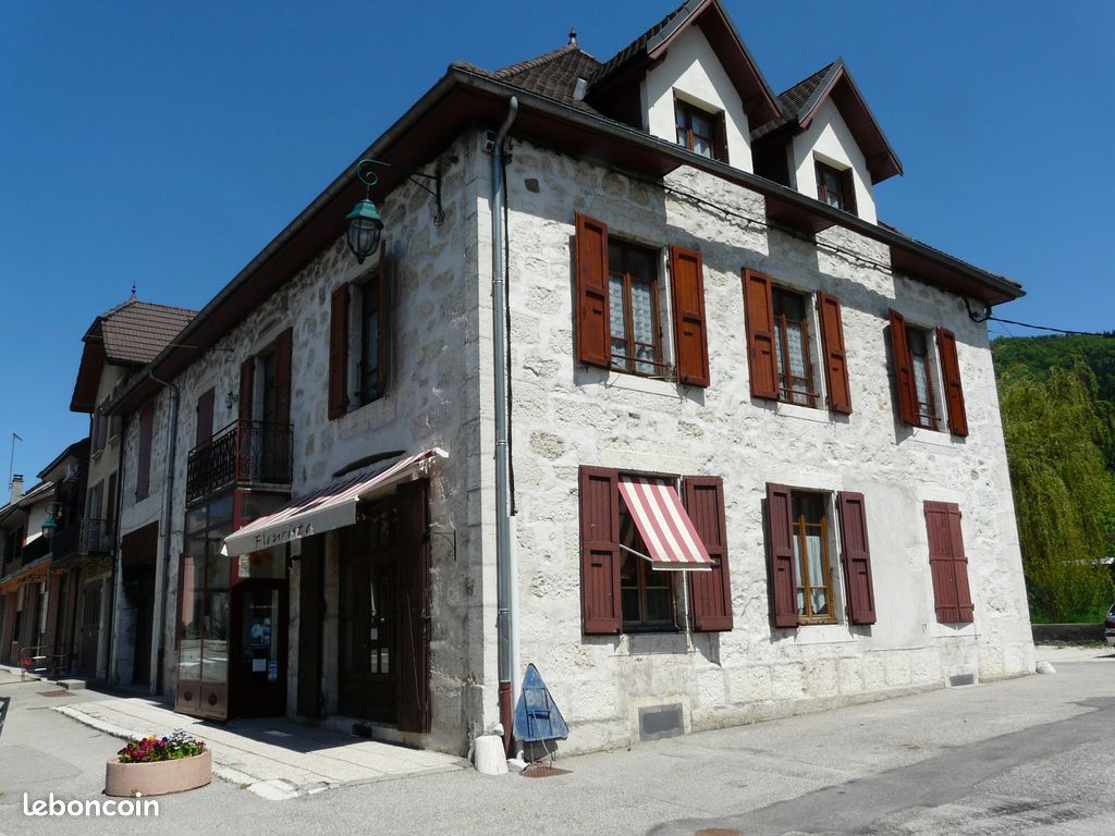 Appartement 4 pièces 108 m² · à Saint-Laurent-du-Pont · 108 m² · 871 €/mois