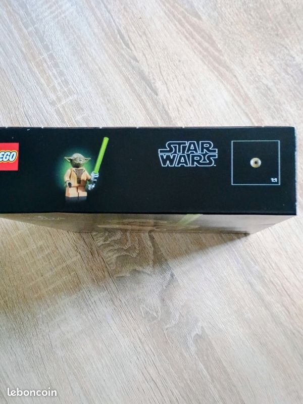 LEGO Star Wars 75438 - Yoda - Collector Neuf et scellé (image 3)