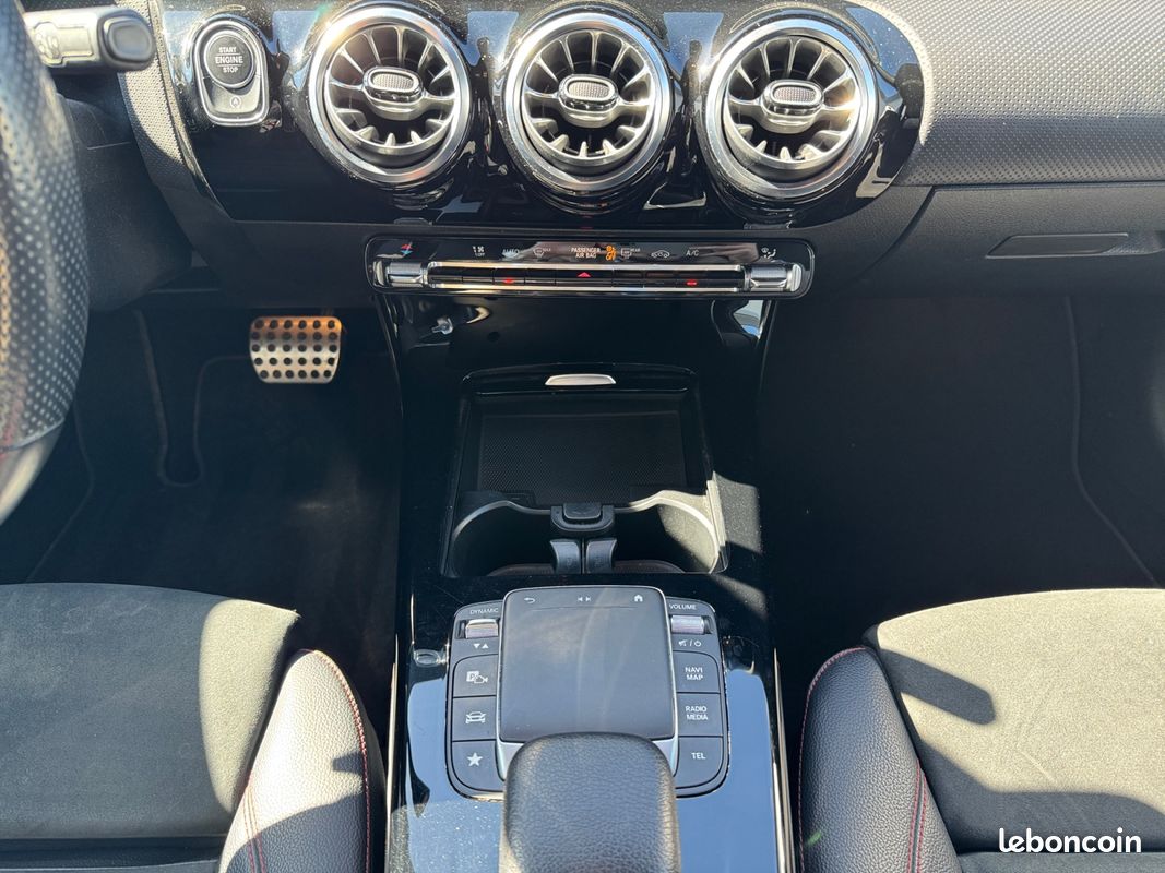 MERCEDES CLASSE A 200 D AMG LINE 8G-DCT Premium + CarPlay Caméra AR Radar AV/AR Toit Ouvrant Garantie 12 mois (image 12)
