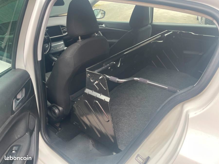 Peugeot 308 AFFAIRE 1.6 BLUE HDi 100 ch (image 9)