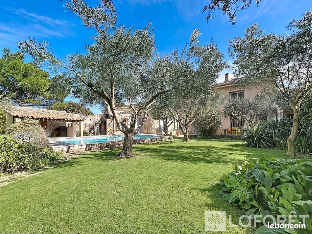 Maison 7 pièces 168 m² · à Uchaux · 168 m² · 398 000 €