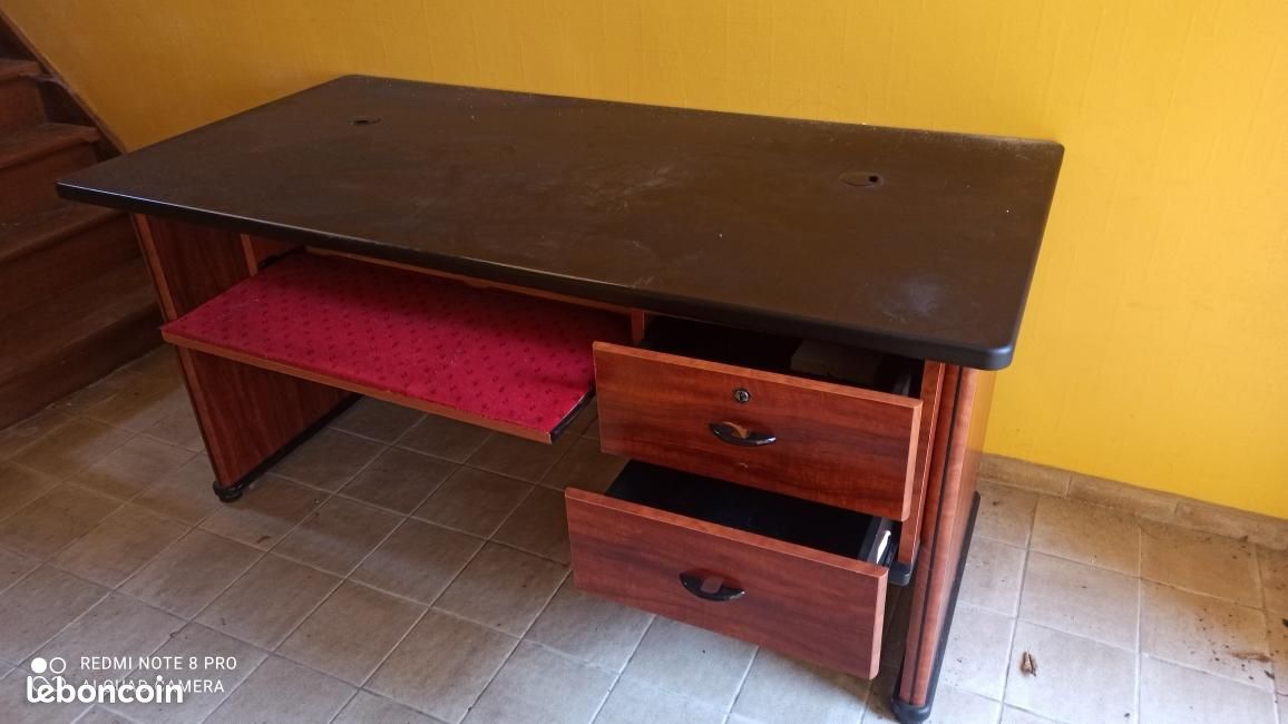 Bureau (image 1)