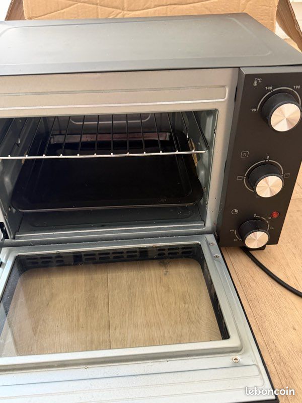 Four posable 21L 1300w (image 3)