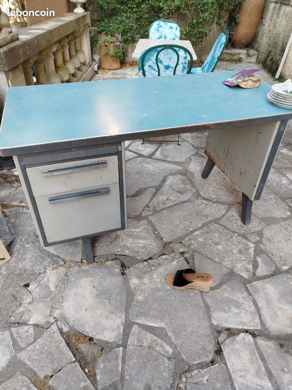 Bureau métallique (image 1)