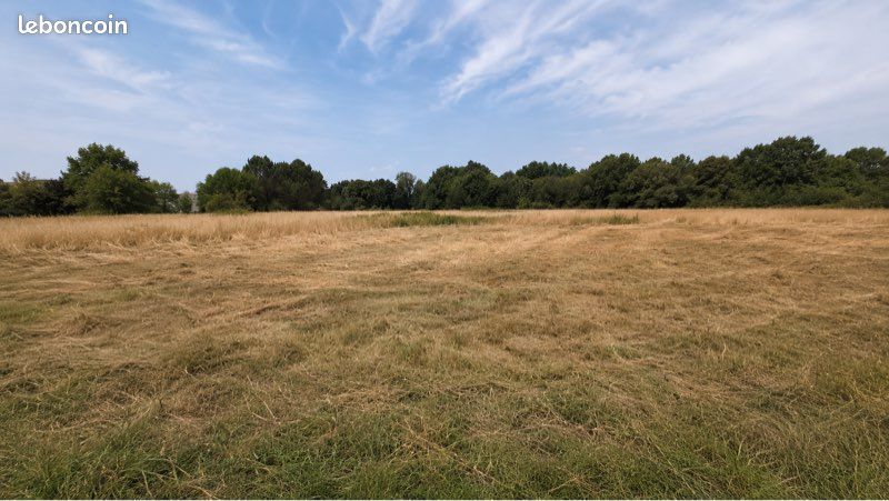 Terrain en plein centre bourg · à Saint-André-de-Cubzac · 32 000 €