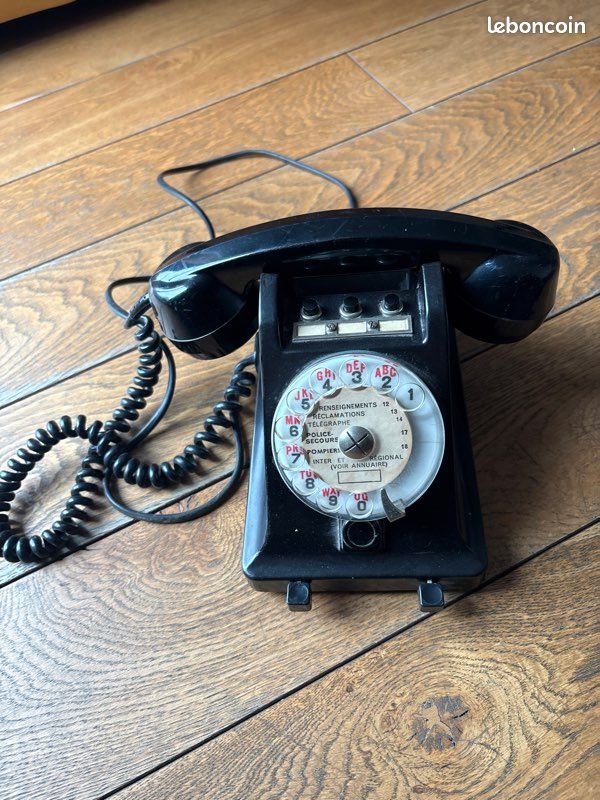 Téléphone original GPO 232L en bakélite noire:: vers 1945
