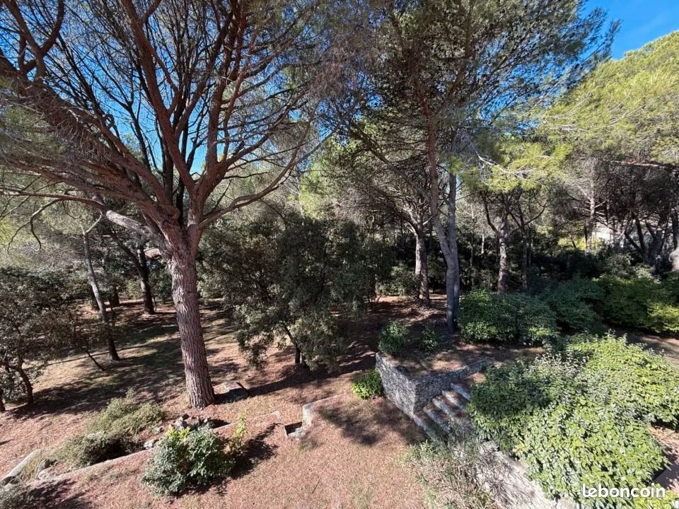 Terrain 968 m² · à Nages-Et-Solorgues · 230 000 €