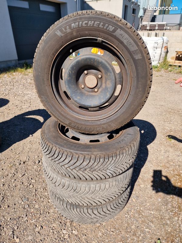 Roues 208 Michelin Alpin 7 185/65
R15 88T (image 1)