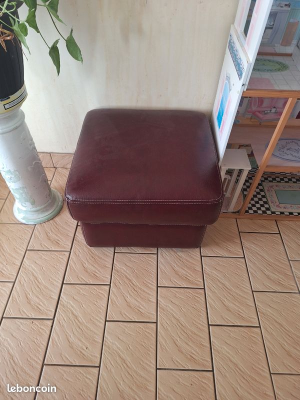 2 canapes (3 places et 2 places) cuir de couleur bordeaux avec son pouffe (image 3)