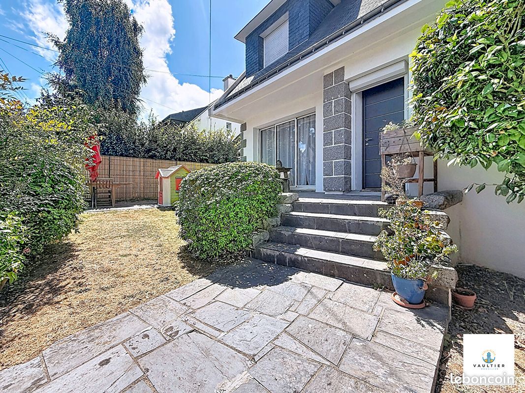 Maison 8 pièces 142 m² · à Larmor-Plage · 142 m² · 619 900 €
