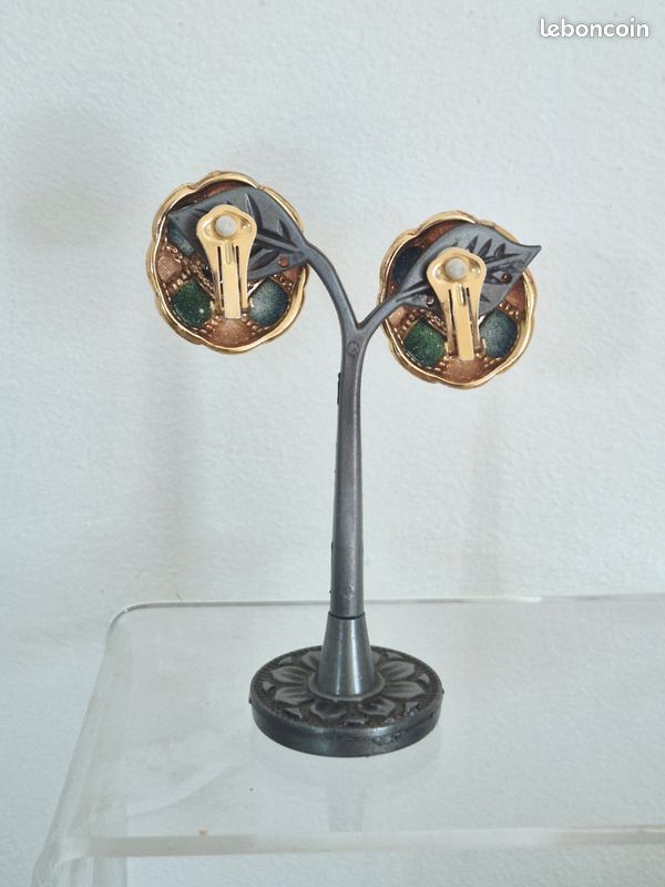 Vintage boucles d’oreilles clips metal dore et resine (image 3)