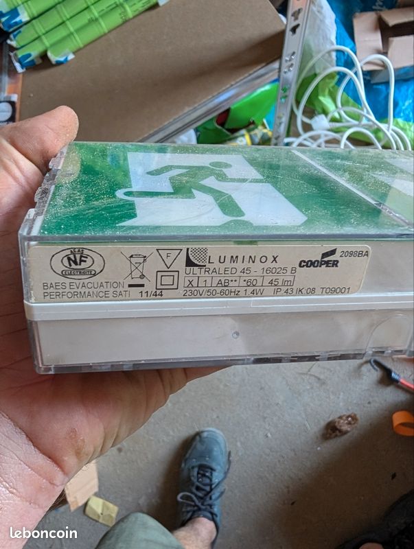 Bloc autonome d'éclairage de sécurité BAES Cooper Luminox UltraLED 45 (image 2)