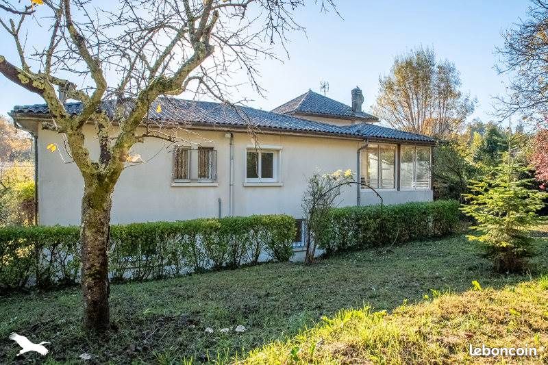 Maison 7 pièces 178 m² · à Le Tourne · 178 m² · 296 000 €