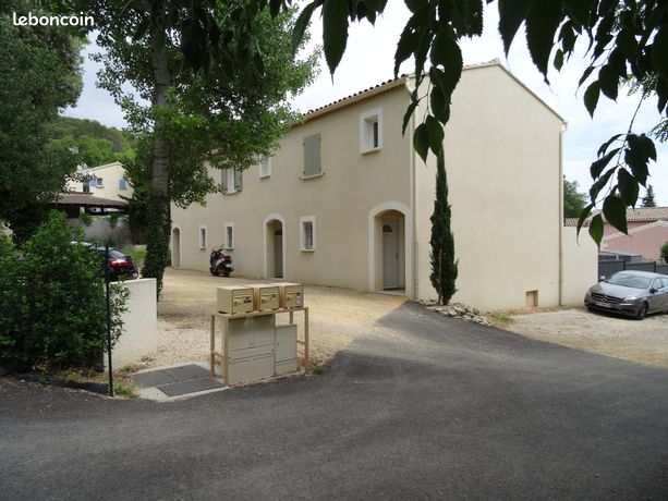 Location T4 DUPLEX avec extérieur et parkings