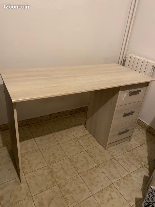 Bureau (image 2)