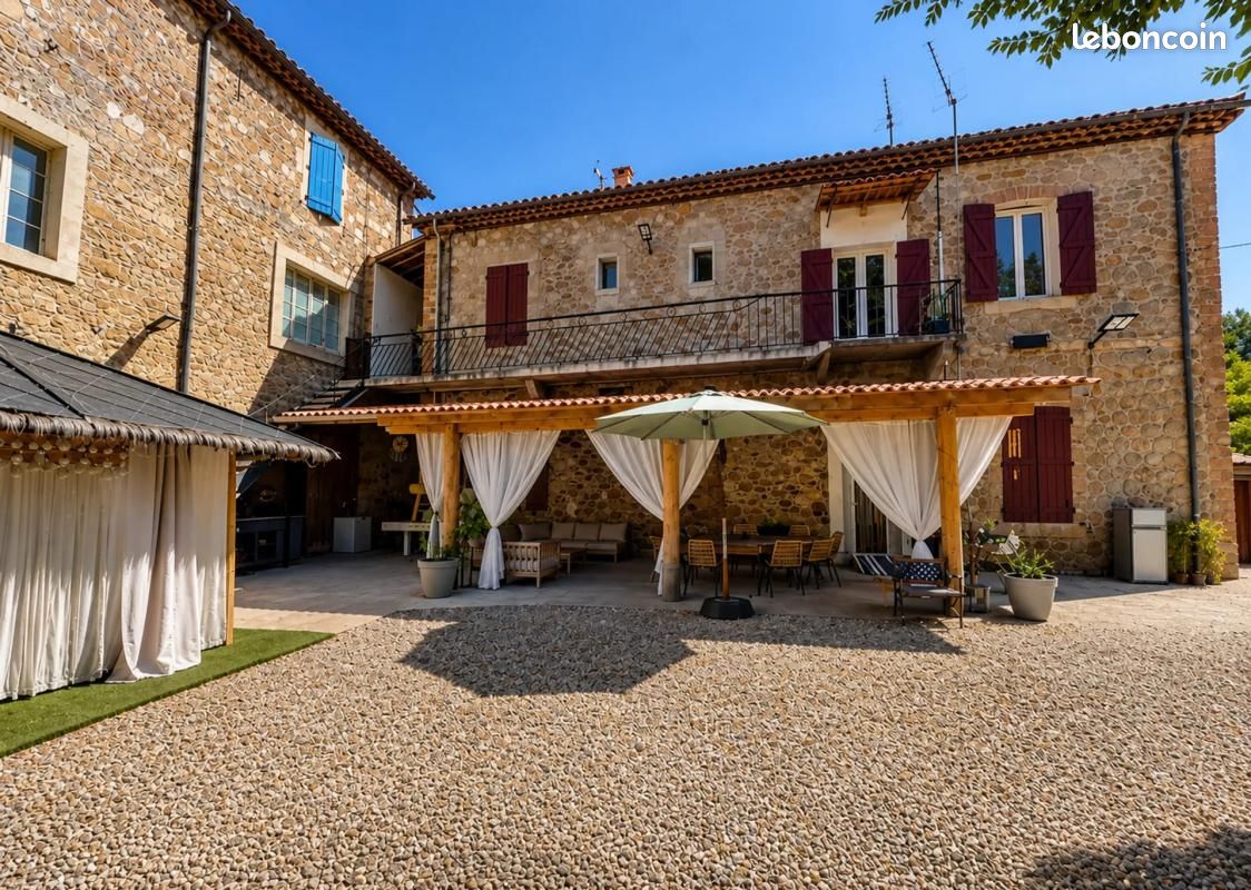 Maison 10 pièces 226 m² · à Robiac-Rochessadoule · 226 m² · 330 000 €
