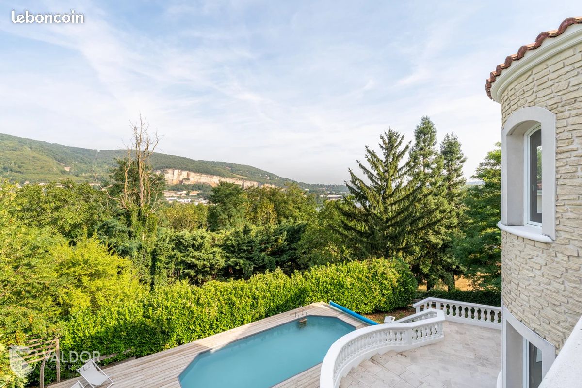 Maison 8 pièces 246 m² · à Rochetaillée-sur-Saône · 246 m² · 1 140 000 €